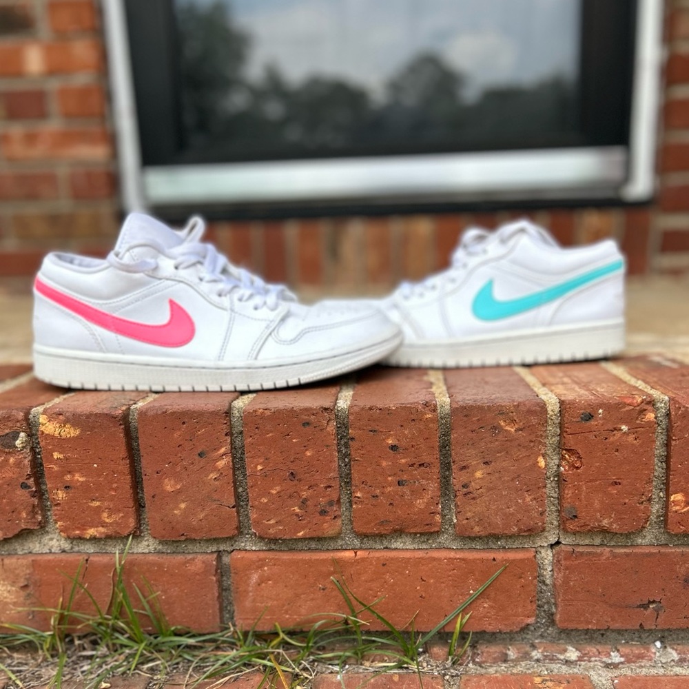 Air Jordan 1 Low Multicolor Swoosh Size 8 M / 9.5 Wmns